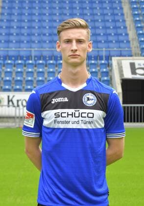 04.07.2017, Fussball, 2. LIGA, Saison 2017 2018, SCHÜCO-ARENA, BIELEFELD Fußball, GER, 2.BL, Portraittermin 2017 2018, DSC Arminia Bielefeld Henri Weigelt (Arminia Bielefeld), Aktion, Einzelbild, Hoch, Portrait