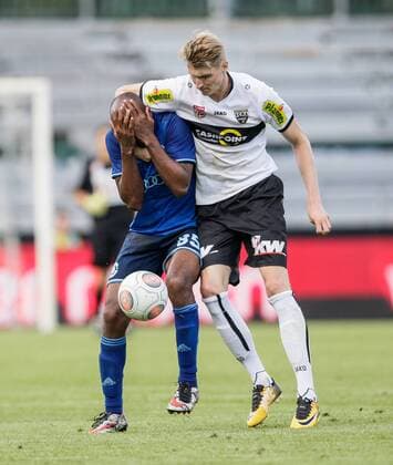 13.07.2017, Cashpoint Arena, Altach, AUT, UEFA EL, Cashpoint SCR Altach vs FC Dinamo Brest, Qualifikation, 3. Runde, Hinspiel, im Bild Nivaldo Ferreira, (Dinamo Brest, 85) und Simon Piesinger, (SCR Altach, 21) during the UEFA Europaleague Qualifier 3rd round, 1st leg match between Cashpoint SCR Altach and FC Dinamo Brest at the Cashpoint Arena in Altach, Austria on 2017 07 13. Altach EP_rin