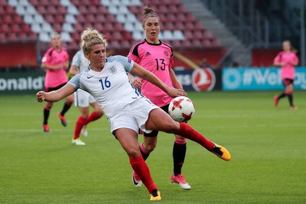 v.li.: Millie Bright (England, 16), Jane Ross (Schottland, 13), Aktion, Action, Spielszene, Fussball, UEFA Women s EURO 2017, England - Schottland, xozx