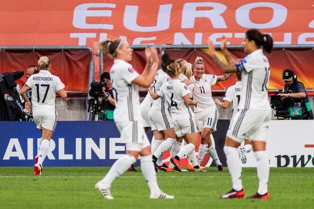 Bilder des Tages - SPORT NLD, Tilburg, UEFA Women s Euro 2017, Deutschland (GER) vs Italien (ITA) 21.07.2017, Koenig Willem II Stadion , Tilburg, NLD, Tilburg, UEFA Women s Euro 2017, Deutschland (GER) vs Italien (ITA), im Bild picture shows DFB Frauen jubeln ueber Tor zum 1:0, nordphotox xRauch nph00251