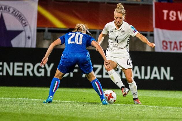 NLD, Tilburg, UEFA Women s Euro 2017, Deutschland (GER) vs Italien (ITA) 21.07.2017, Koenig Willem II Stadion , Tilburg, NLD, Tilburg, UEFA Women s Euro 2017, Deutschland (GER) vs Italien (ITA), im Bild picture shows Leonie Maier (Deutschland 4) (Germany 4) gegen Valentina Cernoia (Italien 20) (Italy 20), nordphotox xRauch nph00251