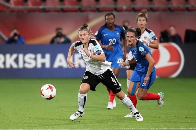 v.li.: Viktoria Pinther (Österreich, 4), Eve Perisset (Frankreich, 2), Aktion, Action, Spielszene, Fussball, UEFA Women s EURO 2017, Frankreich - Österreich, xozx