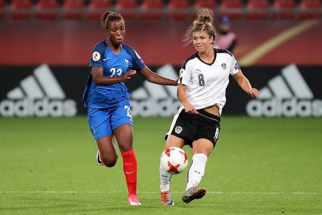v.li.: Grace Geyoro (Frankreich, 23), Nadine Prohaska (Österreich, 8), Aktion, Action, Spielszene, Fussball, UEFA Women s EURO 2017, Frankreich - Österreich, xozx