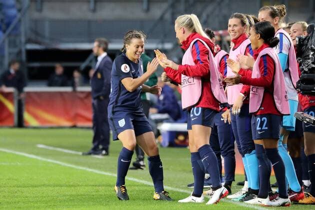 v.li.: Torschützin Francesca Kirby (Fran Kirby, England, 23), Alex Greenwood (England, 20), jubeln über das Tor zum 1:0, Jubel, Torjubel, Torerfolg, celebrate the goal, goal, celebration, Jubel ueber das Tor, optimistisch, Action, Aktion, Fussball, UEFA Women s EURO 2017, England - Spanien, xozx