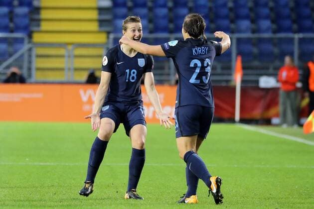 v.li.: Ellen White (England, 18), Torschützin Francesca Kirby (Fran Kirby, England, 23), jubeln über das Tor zum 1:0, Jubel, Torjubel, Torerfolg, celebrate the goal, goal, celebration, Jubel ueber das Tor, optimistisch, Action, Aktion, Fussball, UEFA Women s EURO 2017, England - Spanien, xozx