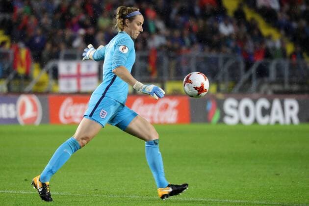 Karen Bardsley (Torwart, England, 1) beim Abstoß, Freisteller, Ganzkörper, Einzelbild, Aktion, Action, Fussball, UEFA Women s EURO 2017, England - Spanien, xozx