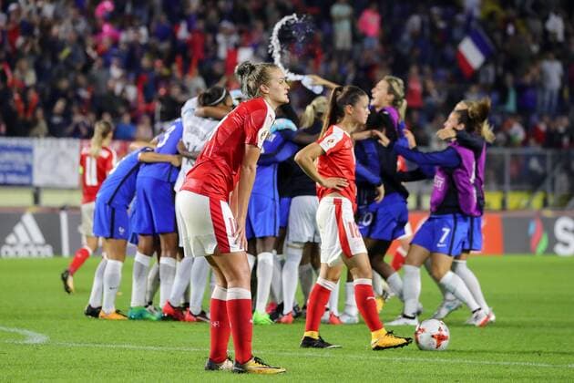 v.li.: Rahel Kiwic (Schweiz, 14), Viola Calligaris (Schweiz, 18), enttäuscht schauend, Enttäuschung, Frustration, disappointed, pessimistisch, Fussball, UEFA Women s EURO 2017, Schweiz - Frankreich, xozx