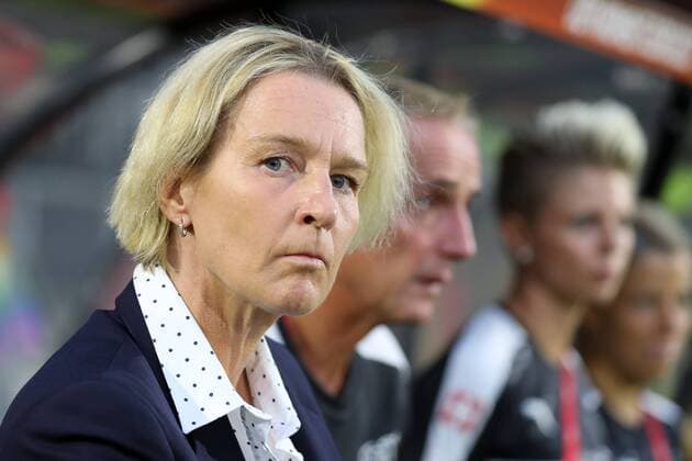 Martina Voss-Tecklenburg (Trainer,Coach,Schweiz), Porträt, Portrait, nachdenklich, besorgt, Fussball, UEFA Women s EURO 2017, Schweiz - Frankreich, xozx