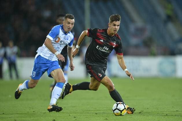 CSU Craiova - AC Milan, Uefa Europa League, Third Qualifying Round - 1 Leg, 27 July 2017, Drobeta Turnu Severin, Romania CSU Craiova - AC Milan, UEFA Europa League, Third Qualifying Round - 1 Leg, AC Milan s Andre Silva vs CSU Craiova s Alexandru Mateiu, 27 July 2017, Drobeta Turnu Severin, Romania Copyright: xRaphaelxSerresx
