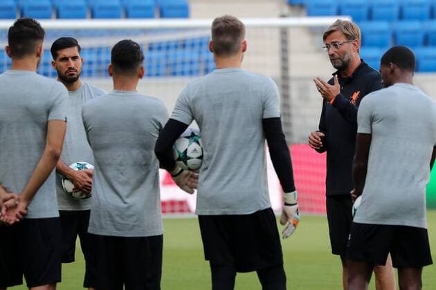 Jürgen Klopp (Kloppo, Trainer, Cheftrainer, Team Manager, LFC), gibt Anweisungen, gestikuliert, mit den Armen gestikulieren, gives instructions, gesticulate, beim Training am Vortag des Spiels, Abschlusstraining im Stadion, Übungseinheit, Spielvorbereitung, Action, Aktion, Fussball, UEFA Champions League Qualifikation, MD-1, TSG 1899 Hoffenheim - FC Liverpool, xozx