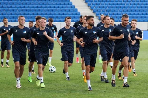 Spieler der TSG 1899 Hoffenheim, beim Training am Vortag des Spiels, Abschlusstraining im Stadion, Übungseinheit, Spielvorbereitung, Action, Aktion, Fussball, UEFA Champions League Qualifikation, MD-1, TSG 1899 Hoffenheim - FC Liverpool, xozx
