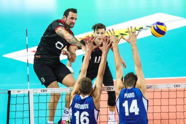 25.08.2017, Szczecin , Wlochy - Niemcy , CEV Mistrzostwa Europy w Pilce Siatkowej mezczyzn Lotto Eurovolley Poland 2017 , Volleyball European Championships Poland 2017 , Germany - Italy , N Z Gyorgy Grozer (GER), Lukas Immanuel Kampa (GER), Oleg Antonov (ITA), Matteo Piano (ITA) , FOT. Adam Jastrzebowski newspix.pl --- Newspix.pl 20170825_awj_393