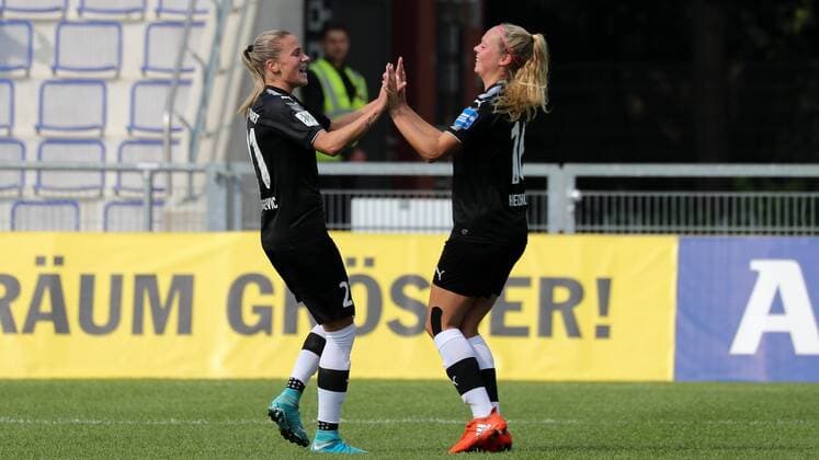 v.li.: Torschützin Ana-Maria Crnogorcevic (Frankfurt, 21), Janina Hechler (Frankfurt, 16), jubeln über das Tor zum 1:0, Jubel, Torjubel, Torerfolg, celebrate the goal, goal, celebration, Jubel ueber das Tor, optimistisch, Action, Aktion, Fussball, Allianz Frauen-Bundesliga, 1. FFC Frankfurt - 1. FC Köln, xozx