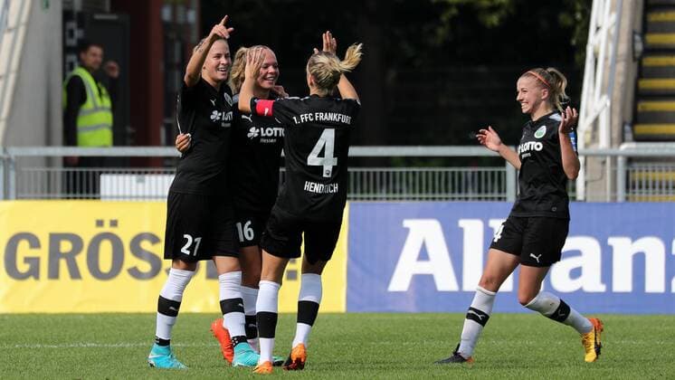 v.li.: Torschützin Ana-Maria Crnogorcevic (Frankfurt, 21), Janina Hechler (Frankfurt, 16), Kathrin Julia Hendrich (Kathy Hendrich, Frankfurt, 4) und Jackie Groenen (Frankfurt, 14), jubeln über das Tor zum 1:0, Jubel, Torjubel, Torerfolg, celebrate the goal, goal, celebration, Jubel ueber das Tor, optimistisch, Action, Aktion, Fussball, Allianz Frauen-Bundesliga, 1. FFC Frankfurt - 1. FC Köln, xozx