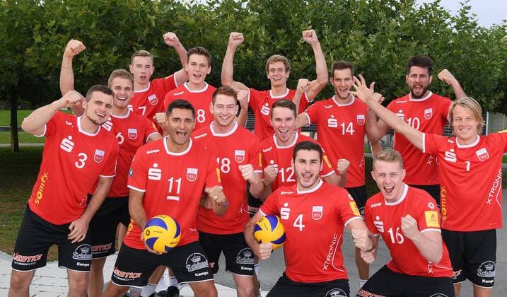 Volleyball 1. Bundesliga Saison 2017 2018 Media Day Fotoshooting TV Rottenburg 08.09.2017 Mannschaftsbild TV Rottenburg; Philipp Jankowski, Friederich Nagel, Johannes Moennich, Idner Faustino Lima Martins, Paul Henning, Tim Grozer, Lars Wilmsen, Phillip Trenkler, Federico Cipollone, Johannes Elsaesser, Ferenc Nemeth und Dirk Mehlberg (v.li.) Rottenburg