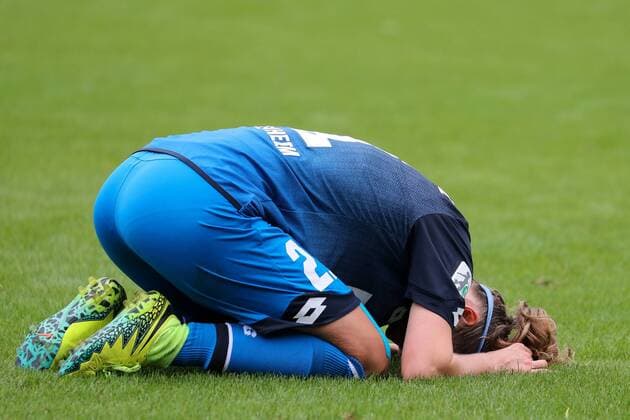 Leonie Pankratz (TSG, 21), enttäuscht über die Niederlage, Enttäuschung nach dem Schlusspfiff, Verlierer, verloren, Frustration, disappointed, pessimistisch, Fussball, Allianz Frauen-Bundesliga, TSG 1899 Hoffenheim - 1. FFC Frankfurt,