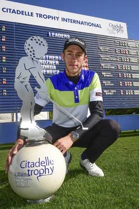 Edgar Catherine (fra) posant avec son trophee du vainqueur GOLF : Citadelle Trophy international - Preisch - 10 09 2017 JBAutissier Panoramic