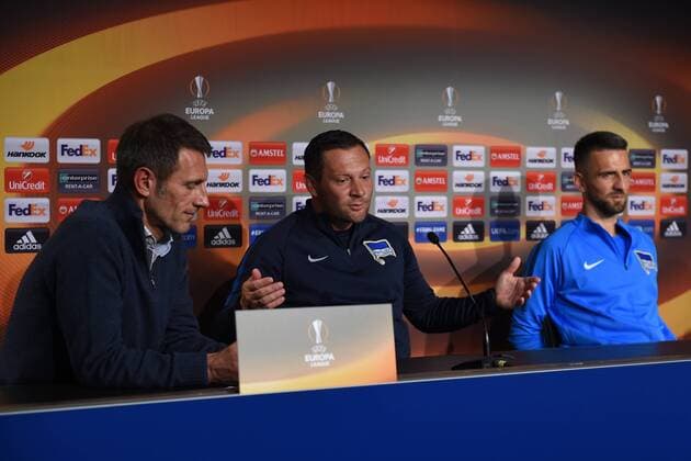 Fussball, Herren, 2017 18, UEFA EuroLeague, Hertha BSC, Pressekonferenz, Pressesprecher Max Jung (Hertha BSC), Cheftrainer Pal Dardai (Hertha BSC), Vedad Ibisevic (Nr. 19, Hertha BSC), 13.09.17, Copyright: xMichaelxHundtx xMatthiasxKochx