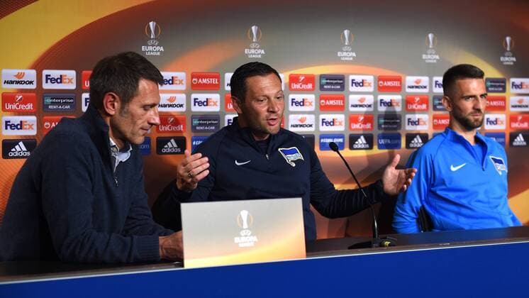 Fussball, Herren, 2017 18, UEFA EuroLeague, Hertha BSC, Pressekonferenz, Pressesprecher Max Jung (Hertha BSC), Cheftrainer Pal Dardai (Hertha BSC), Vedad Ibisevic (Nr. 19, Hertha BSC), 13.09.17, Copyright: xMichaelxHundtx xMatthiasxKochx
