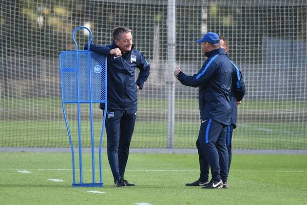 Fussball, Herren, UEFA Euroleague, Saison 2017 18, Hertha BSC, Training, Co-Trainer Rainer Widmayer (Hertha BSC), Co-Trainer Admir Hamzagic (Hertha BSC), Cheftrainer Pal Dardai (Hertha BSC), 13.09.17, Copyright: xMichaelxHundtx xMatthiasxKochx