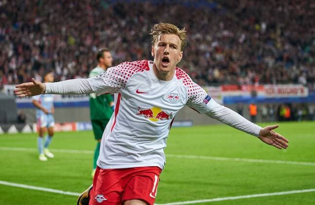 rb10 Emil FORSBERG, RB Leipzig 10 Torjubel, Jubel nach dem Tor zum 1-0 Jubel, jubeln, jubelt, Freude, Emotionen, Feiern, Lachen, jubelt, freuen, reisst die Arme hoch, ballt die Faust RB LEIPZIG - AS MONACO Gruppenphase Hinspiel, Fussball UEFA Champions League, Leipzig, 13.09.2017 CL Saison 2017 2018