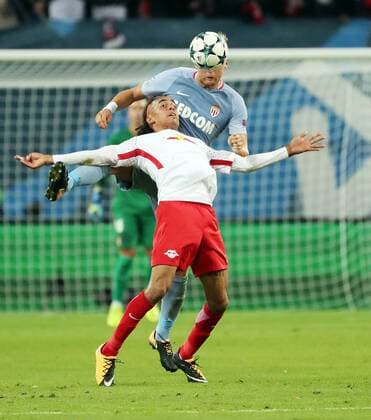 RB Leipzig - Monaco Fussball Champions League Leipzig, 13.09.2017, Red Bull Arena, Fussball, UEFA Champions League, Gruppe G, 1.Spieltag , RB Leipzig vs. AS Monaco , Im Bild von vorn; Yussuf Poulsen (9, RB Leipzig) und Kamil Glik (25, Monaco). ,