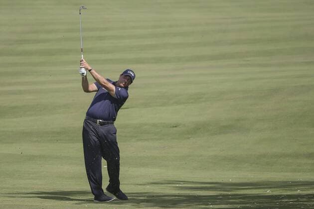 Golf, BMW Championship in Lake Forest September 14, 2017 - Chicago, IL, USA - Phil Mickelson approaches the green of the 14th hole during the first round of the BMW Championship on Thursday, Sept. 14, 2017, at Conway Farms Golf Club in Lake Forest, Ill. With new caddies, Phil Mickelson, Jason Day get their mojo back at BMW Championship - ZUMAm67_ 20170914_zaf_m67_042 Copyright: xLouxFogliax