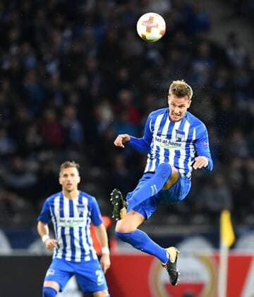 Sebastian Langkamp (Hertha BSC), beim Kopfball, hinten Peter Pekarik (Hertha BSC), Hertha BSC Berlin - Athletic Bilbao Europa League, Gruppenphase, 1. Spieltag, Fußball, Fussball, soccer, Herren, Männer, Maenner, Deutschland, Germany Berlin, 14.9.2017, Olympiastadion