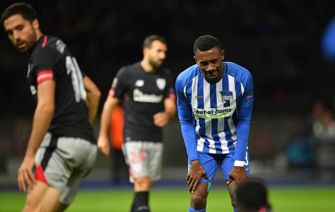 Salomon Kalou (Hertha BSC , enttäuscht nach einer vertanen Chance, rechts Mikel Balenziaga (Bilbao), Xabier Etxeita (Bilbao), Hertha BSC Berlin - Athletic Bilbao Europa League, Gruppenphase, 1. Spieltag, Fußball, Fussball, soccer, Herren, Männer, Maenner, Deutschland, Germany Berlin, 14.9.2017, Olympiastadion