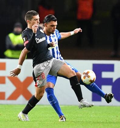 Karim Rekik (Hertha BSC), am Ball, vorne Inigo Cordoba (Bilbao), Hertha BSC Berlin - Athletic Bilbao Europa League, Gruppenphase, 1. Spieltag, Fußball, Fussball, soccer, Herren, Männer, Maenner, Deutschland, Germany Berlin, 14.9.2017, Olympiastadion