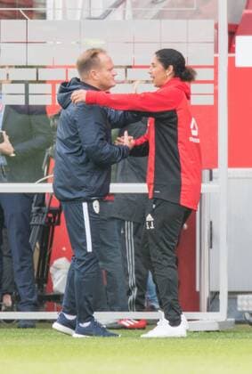 Deutschland, Ingolstadt, Audi Sportpark, Fußball, Fussball, 16.09.2017, WM Qualifikation Frauen, 2017 18, Deutschland - Slowenien Bild: (v.l.n.r.) Damir Rob (Trainer, Slowenien Frauen-Nationalmannschaft), Steffi Jones (Trainerin, Deutschland Frauen-Nationalmannschaft)