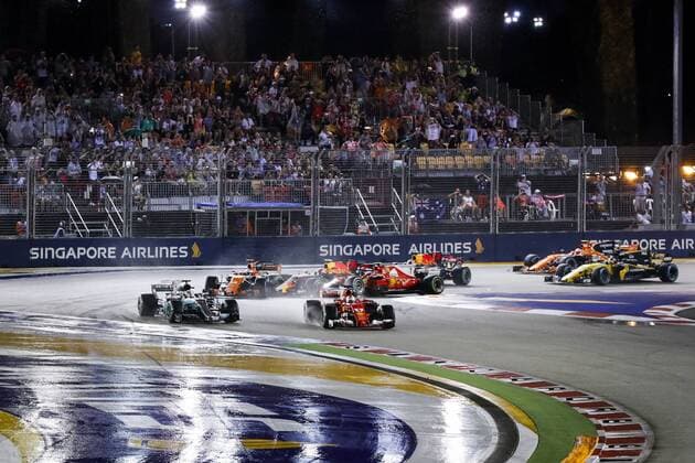 Motorsports: FIA Formula One World Championship WM Weltmeisterschaft 2017, Grand Prix of Singapore, Start, 5 Sebastian Vettel (GER, Scuderia Ferrari), 44 Lewis Hamilton (GBR, Mercedes AMG Petronas F1 Team), 14 Fernando Alonso (ESP, McLaren Honda), 33 Max Verstappen (NLD, Red Bull Racing), 7 Kimi Raikkonen (FIN, Scuderia Ferrari), 3 Daniel Ricciardo (AUS, Red Bull Racing), Singapore Singapore