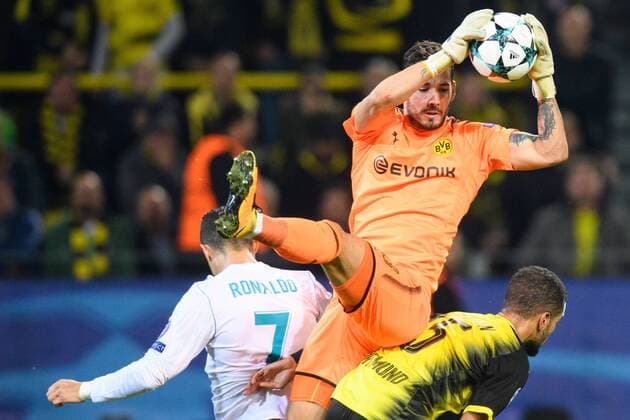 GER, UEFA CL, Borussia Dortmund (GER) vs Real Madrid (ESP) 26.09.2017, Signal Iduna Park, Dortmund, Group stage, Gruppe H, GER, UEFA CL, Borussia Dortmund (GER) vs Real Madrid (ESP), im Bild Parade Roman Bürki Buerki ( 38 Dortmund) Torwart, Tormann, Torhueter Torhüter nordphotox xKurth nph00016