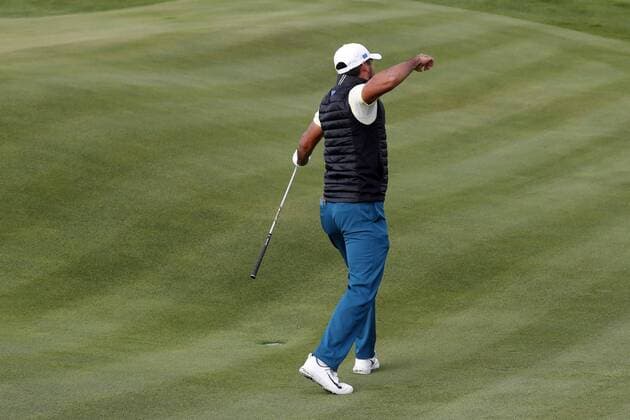JERSEY CITY, NJ - SEPTEMBER 30: International golfer Jason Day reacts to chipping a ball in for a birdie on the 7th hole during the third round of the Presidents Cup at Liberty National Golf Club on September 30, 2017 in Jersey City, New Jersey. (Photo by Brian Spurlock Icon Sportswire) GOLF: SEP 30 PGA Golf Herren - The Presidents Cup - Third Round Icon170930281 EDITORIAL USE ONLY