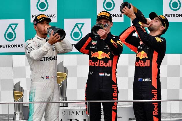Daniel Ricciardo (AUS 3), Red Bull Racing, Max Verstappen (NEL 33), Red Bull Racing, Lewis Hamilton (GB 44), Mercedes AMG Petronas Motorsport, Grosser Preis von Malaysia 2017, Rennen, Motorsport, Formel 1, 01.10.2017, Kuala Lumpur Copyright: xAndre Eibner-Pressefotox EP_JAE