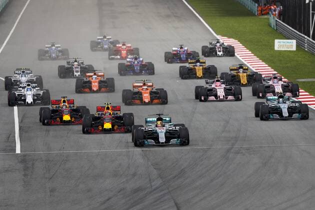 Motorsports: FIA Formula One World Championship WM Weltmeisterschaft 2017, Grand Prix of Malaysia, Start, 44 Lewis Hamilton (GBR, Mercedes AMG Petronas F1 Team), 33 Max Verstappen (NLD, Red Bull Racing), 3 Daniel Ricciardo (AUS, Red Bull Racing), 77 Valtteri Bottas (FIN, Mercedes AMG Petronas F1 Team), Sepang Malaysia