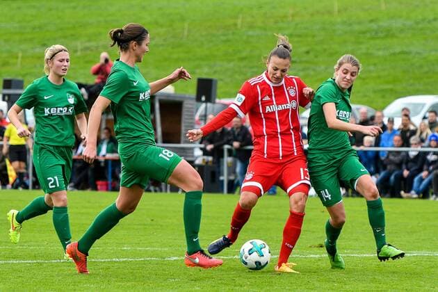 GER, DFB Pokal, SV Alberweiler vs FC Bayern München 07.10.2017, Hessenbühl-Arena, Alberweiler, GER, DFB Pokal, SV Alberweiler vs FC Bayern München, im Bild Caroline Schad (Alberweiler 18), Lucie Vonkova (Muenchen 13), Svenja Herle (Alberweiler 14) nordphotoxHafner nph00200