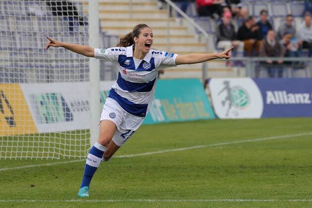 Torschützin Pia Rijsdijk (MSV, 25), jubelt über das Tor zum 0:1, Jubel, Torjubel, Torerfolg, celebrate the goal, goal, celebration, Jubel ueber das Tor, optimistisch, Action, Aktion, Fussball, Allianz Frauen-Bundesliga, 1. FFC Frankfurt - MSV Duisburg,