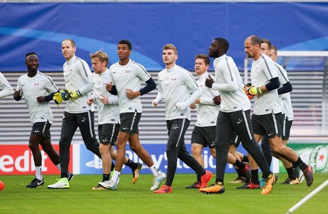 RB Leipzig - Training Champions League Leipzig, 16.10.2017, Red Bull Arena, Fussball, UEFA Champions League, Gruppe G, 3.Spieltag, Training am Vortag des Spiels , RB Leipzig vs. FC Porto , RB Leipzig Training. Im Bild v.l.: Naby Keita, Torwart Peter Gulacsi, Emil Forsberg, BERNARDO Fernandes da Silva, Timo Werner, Dominik Kaiser, Dayot Upamecano und Torwart Fabio Coltorti. ,