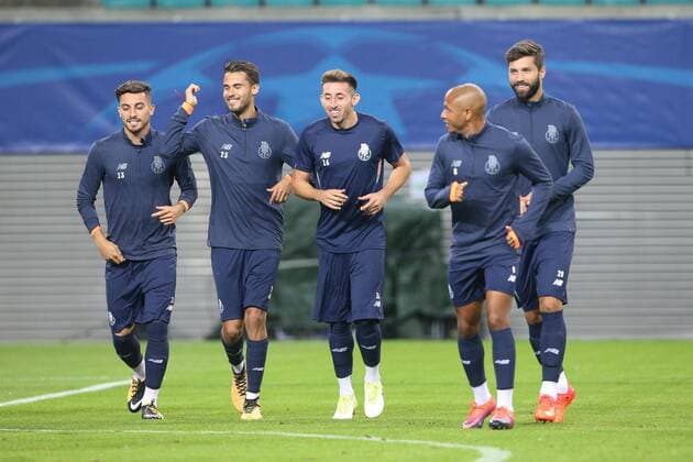 Training Porto Champions League Leipzig, 16.10.2017, Red Bull Arena, Fussball, UEFA Champions League, Gruppe G, 3.Spieltag, Training am Vortag des Spiels , RB Leipzig vs. FC Porto , FC Porto Training. , Im Bild v.l.: Alex Telles (13, Porto), Diego Reyes (23, Porto), Hector Herrera (16, Porto), Yacine Brahimi (8, Porto) und Felipe (28, Porto)