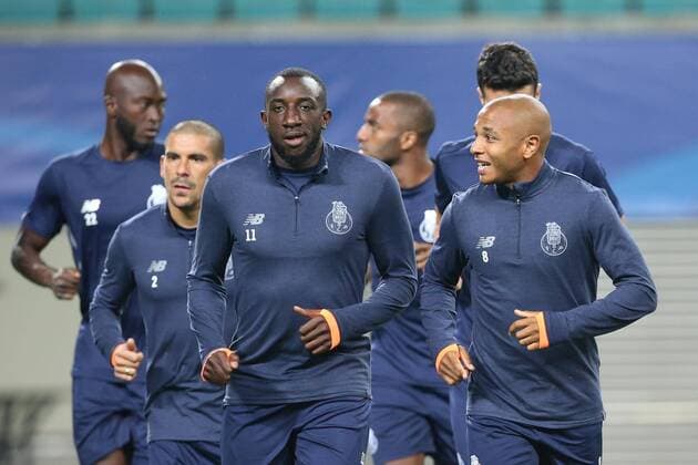 Training Porto Champions League Leipzig, 16.10.2017, Red Bull Arena, Fussball, UEFA Champions League, Gruppe G, 3.Spieltag, Training am Vortag des Spiels , RB Leipzig vs. FC Porto , FC Porto Training. Im Bild v.l.: Moussa Marega (11, Porto) und Yacine Brahimi (8, Porto)