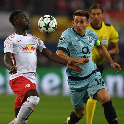 Fussball, Herren, Saison 2017 2018, Champions League (Gruppe G, 3. Spieltag), RB Leipzig - FC Porto, Jean-Kevin Augustin (Nr. 29, RB Leipzig), Hector Herrera (Nr. 16, FC Porto), 17.10. 2017, Copyright: xMatthiasxKochx