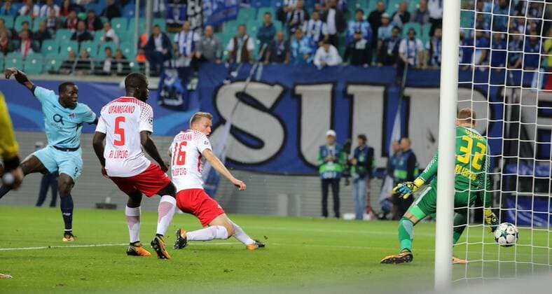 RB Leipzig - Porto Fussball Champions League Leipzig, 17.10.2017, Red Bull Arena, Fussball, UEFA Champions League, Gruppe G, 3.Spieltag , Rasenballsport Leipzig vs. FC Porto , Im Bild; Tor für Porto. Vincent Aboubakar (9, Porto) erzielt den Treffer zum 1:1. ,