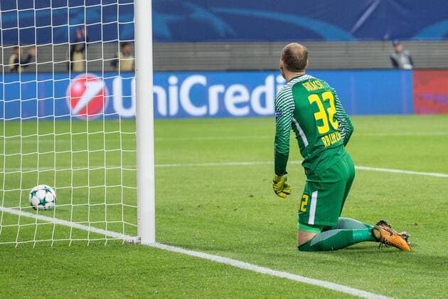 Peter Gulacsi (RB Leipzig, 32, Torwart, goalkeeper) ist überwunden; Tor, goal, Torerfolg, Aktion; 1:1, Fussball, UEFA Champions League, RB Leipzig - FC Porto,