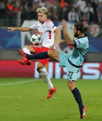 RB Leipzig - Porto Fussball Champions League Leipzig, 17.10.2017, Red Bull Arena, Fussball, UEFA Champions League, Gruppe G, 3.Spieltag , Rasenballsport Leipzig vs. FC Porto , Im Bild von links; Kevin Kampl (RB) und Sergio Oliveira (27, Porto). ,