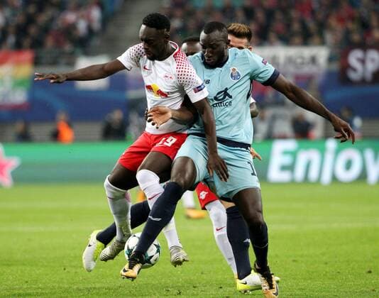 GER, UEFA Champions League, Vorrunde, RasenBallsport Leipzig vs FC Porto 17.10.17 , Leipzig, Red Bull Arena, GER, Saison 2017 2018, UEFA Champions League, Vorrunde, Gruppe G, 03. Spieltag, RasenBallsport Leipzig vs FC Porto im Bild Jean-Kevin Augustin (Leipzig) gegen Moussa Marega (Porto)