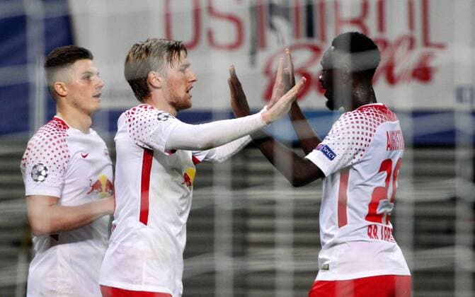 GER, UEFA Champions League, Vorrunde, RasenBallsport Leipzig vs FC Porto 17.10.17 , Leipzig, Red Bull Arena, GER, Saison 2017 2018, UEFA Champions League, Vorrunde, Gruppe G, 03. Spieltag, RasenBallsport Leipzig vs FC Porto im Bild Torjubel Emil Forsberg und Jean-Kevin Augustin (Leipzig) nach dem tor zum 2:1 durch Emil Forsberg