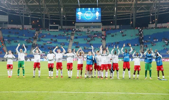 RB Leipzig - Porto Fussball Champions League Leipzig, 17.10.2017, Red Bull Arena, Fussball, UEFA Champions League, Gruppe G, 3.Spieltag , RB Leipzig (DEU) vs. FC Porto (PRT) 3:2 (3:1) , Im Bild: Mannschaft von RB Leipzig, Schlussjubel. ,