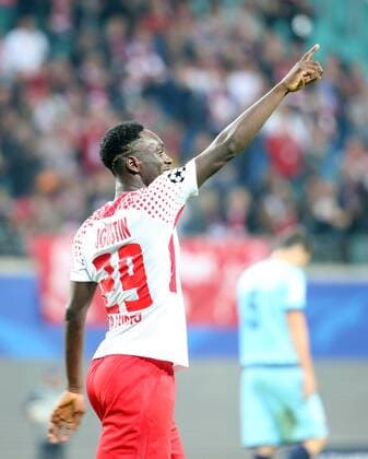 RB Leipzig - Porto Fussball Champions League Leipzig, 17.10.2017, Red Bull Arena, Fussball, UEFA Champions League, Gruppe G, 3.Spieltag , RB Leipzig (DEU) vs. FC Porto (PRT) 3:2 (3:2) , Im Bild: Jean-Kevin Augustin (29,RB Leipzig) bejubelt seinen Treffer zum 3:1. ,
