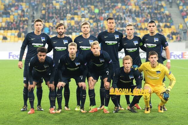 Fussball, Herren, Saison 2017 2018, UEFA Europa League (Gruppe J, 3. Spieltag) in Lemberg, Sorja Luhansk - Hertha BSC, Mannschaftsfoto Hertha BSC, v. l. Niklas Stark, Marvin Plattenhardt, Alexander Esswein, Davie Selke, Peter Pekarik, Karim Rekik, vorn v. l. Valentino Lazaro, Mitchell Weiser, Arne Maier, Fabian Lustenberger, Torwart Rune Jarstein (alle Hertha BSC), 19.10. 2017, Copyright: xMichaelxHundtx xMatthiasxKochx
